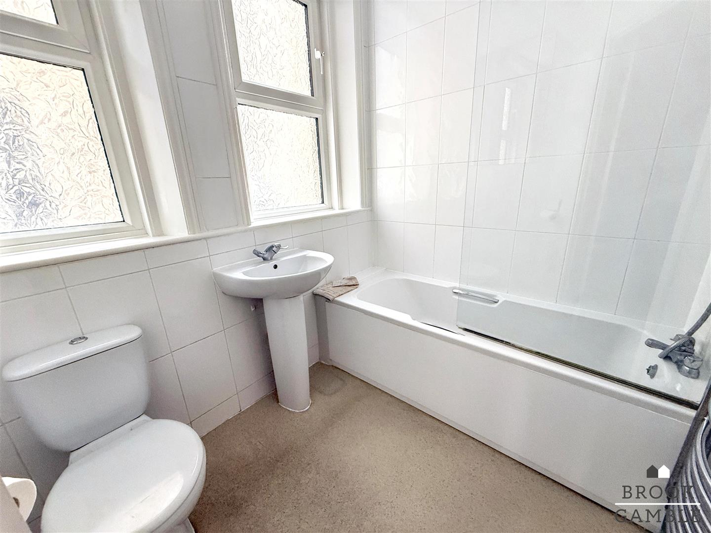 2 Bedroom Apartment. Lascelles Mansions 8-10 in Eastbourne, 8